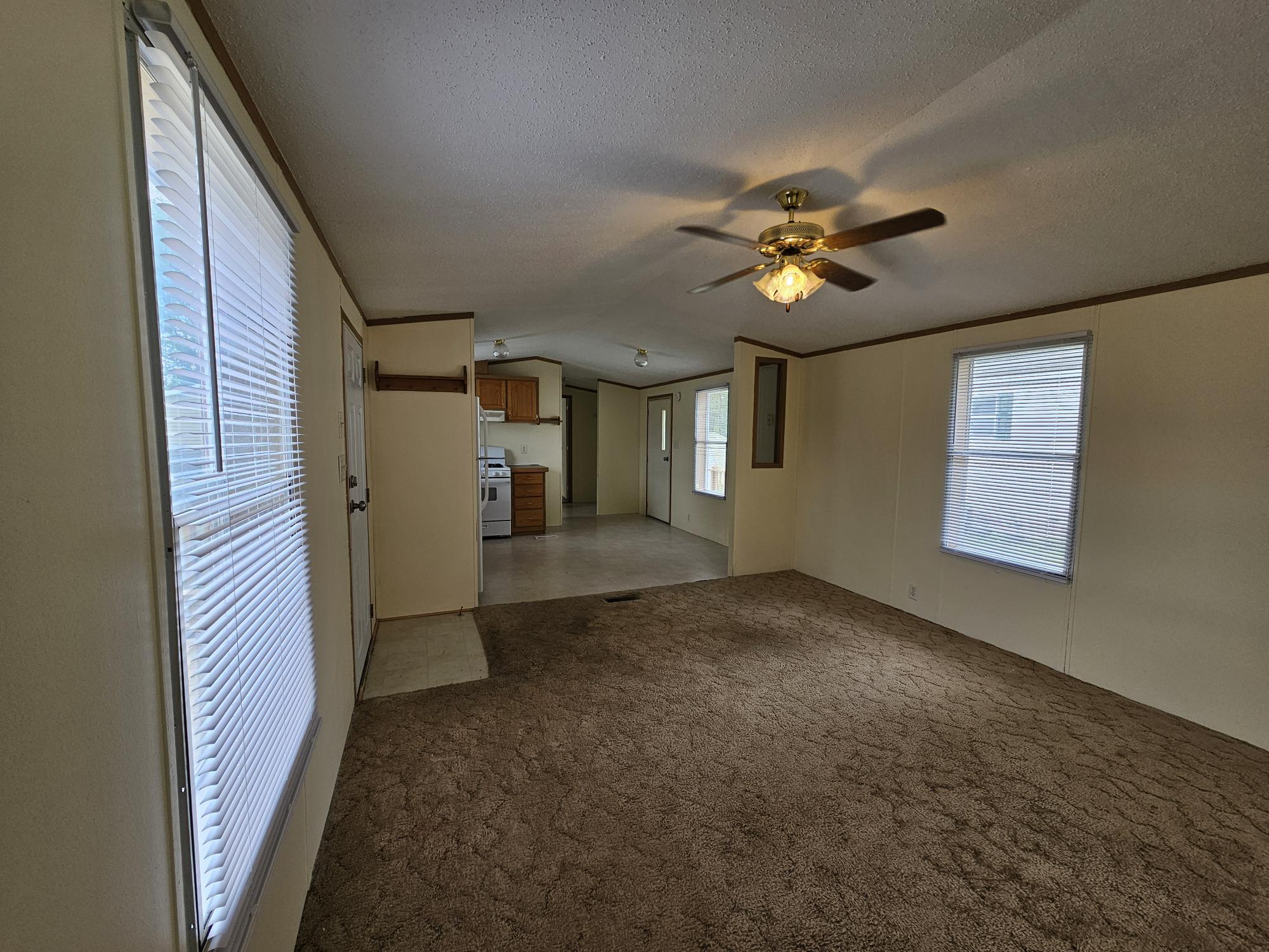 Building Photo - 3 Maple Ln