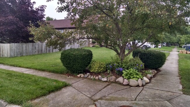 Building Photo - 5244 Wagon Wheel Ln