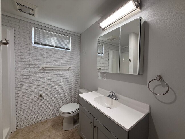 Building Photo - $3,200 | 5 Bedroom, 3 Bathroom House | No Pets | Available for Immediate Move In!