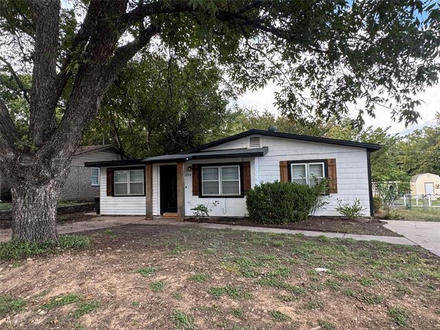 Building Photo - 204 Live Oak Ln