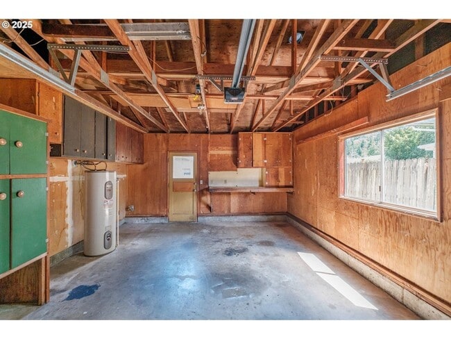 Building Photo - 3-bedroom 1 bath Single Level House