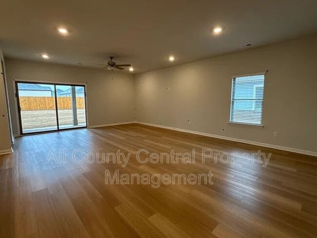 Building Photo - 15640 Tillane Pk Dr