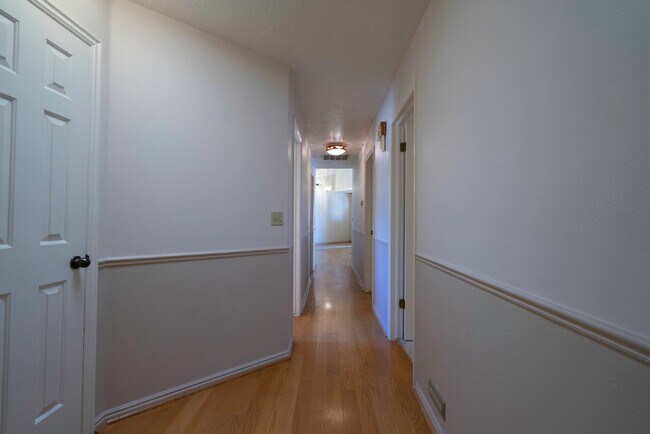 Building Photo - Spacious Stand Alone Home