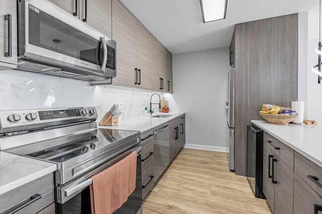 Building Photo - 5455 N Sheridan Rd