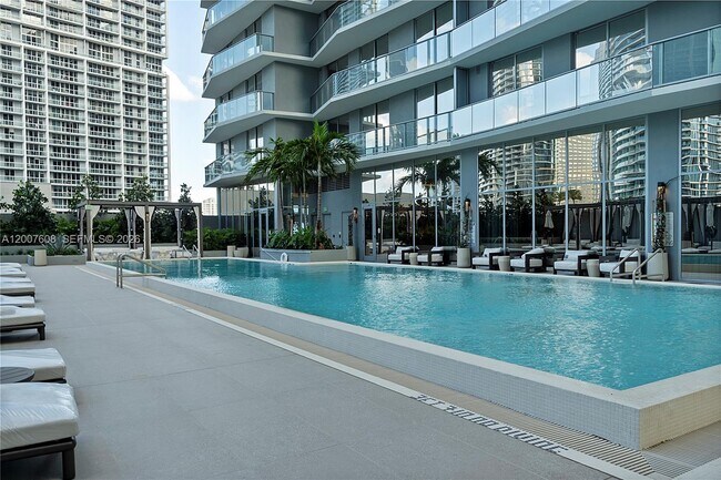 Building Photo - 77 SE 5th St