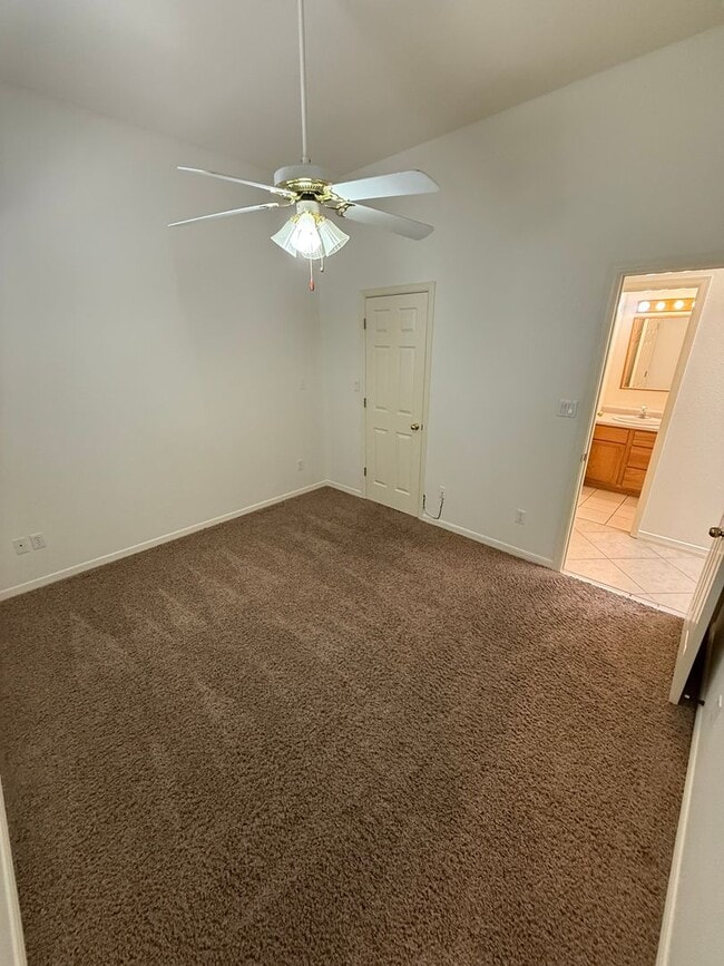 Building Photo - Beautiful 2 Bedroom/2 Bath W/ Office