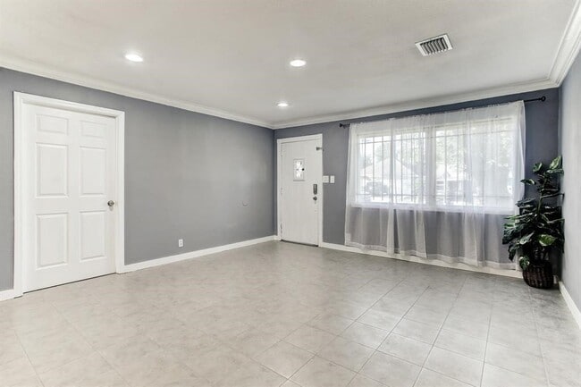 Building Photo - 9005 Cheer St