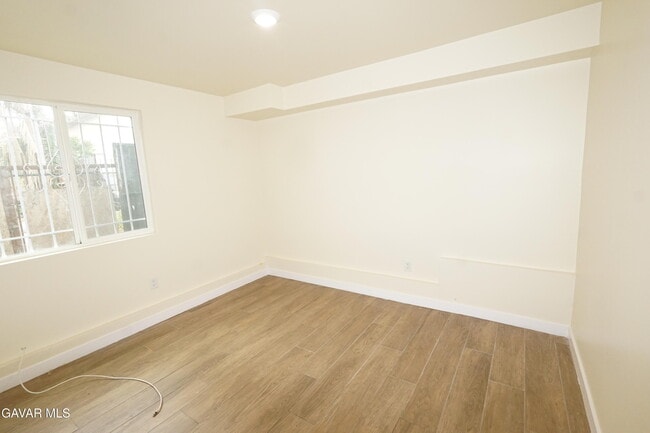 Building Photo - 448 W 41st Pl