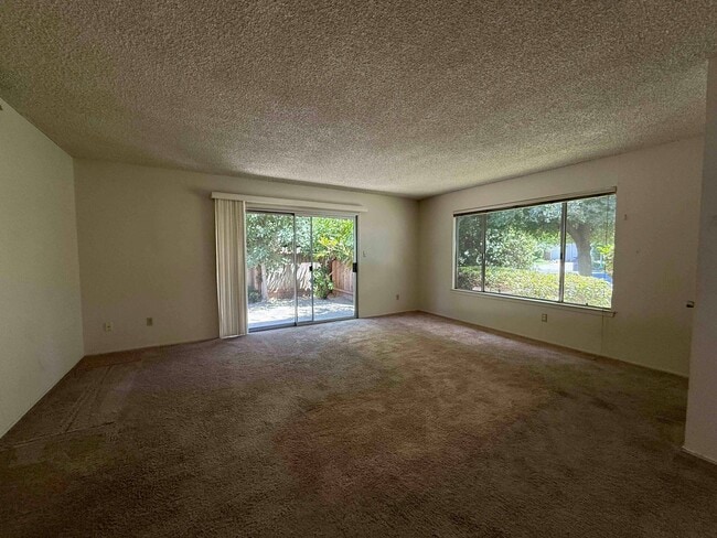 Building Photo - Great River Park 2 Bedroom