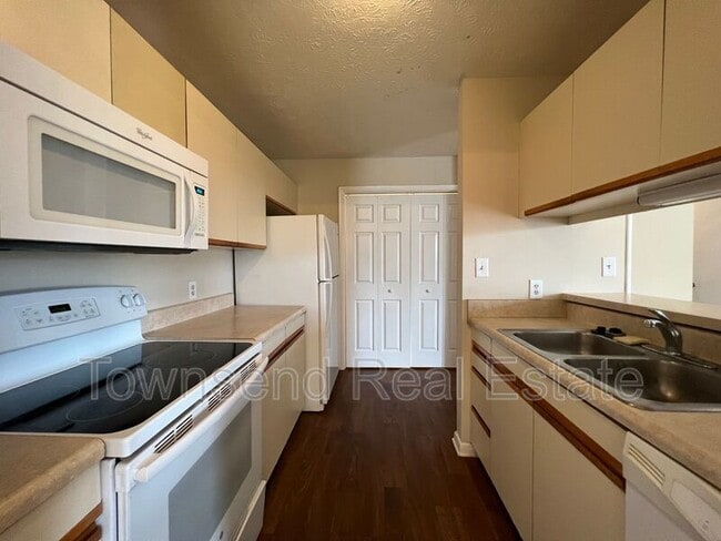 Building Photo - 663 Bartons Landing Pl