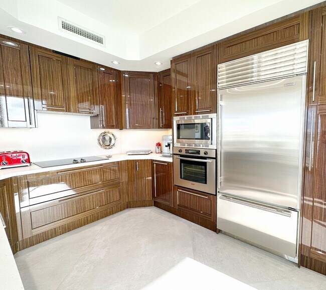 Building Photo - 2700 N Ocean Dr