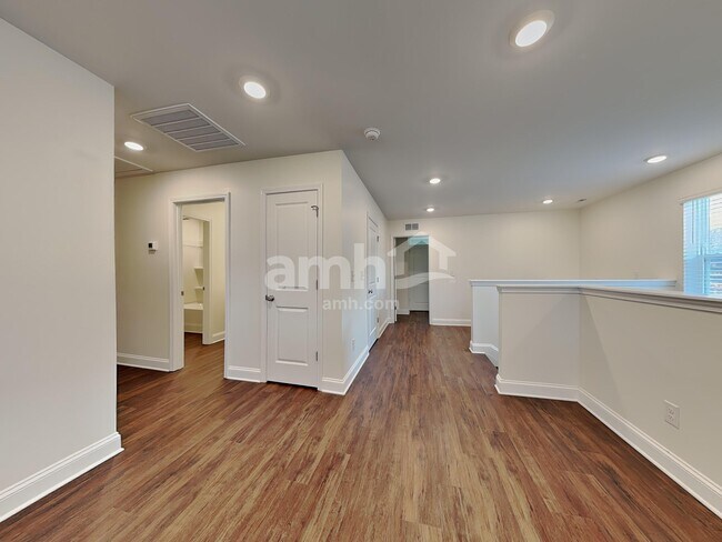 Building Photo - 606 Rivermist Dr