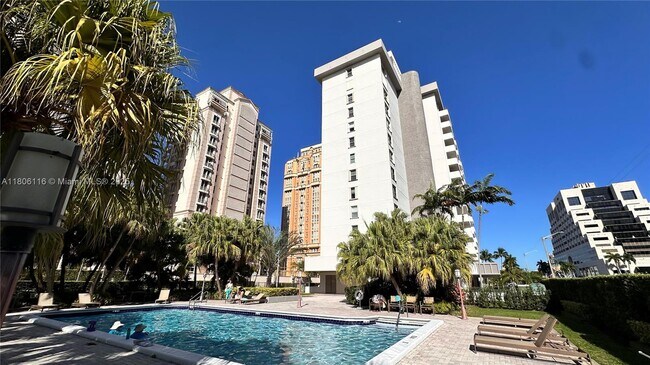 Building Photo - 625 Biltmore Way