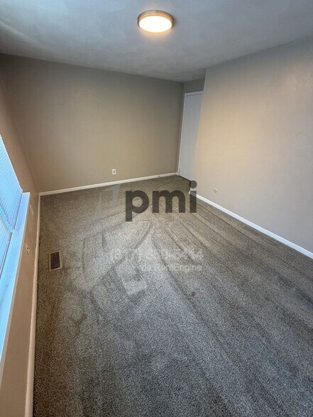 Building Photo - 413 W 11th St