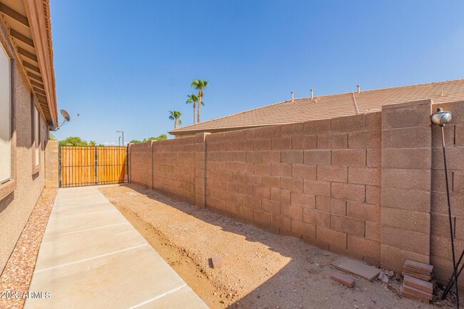 Building Photo - 11826 N 146th Ave