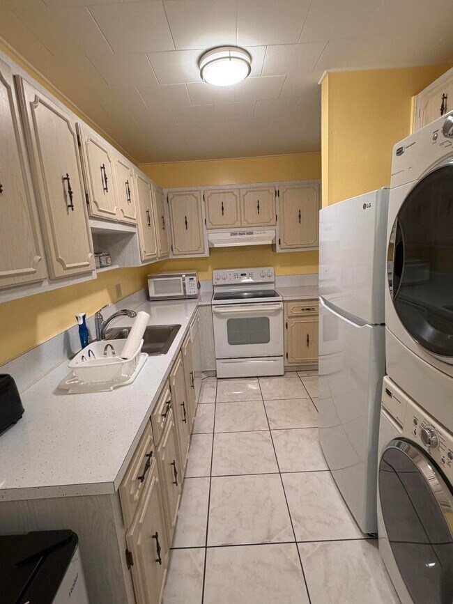 Building Photo - 1121 Cactus Terrace