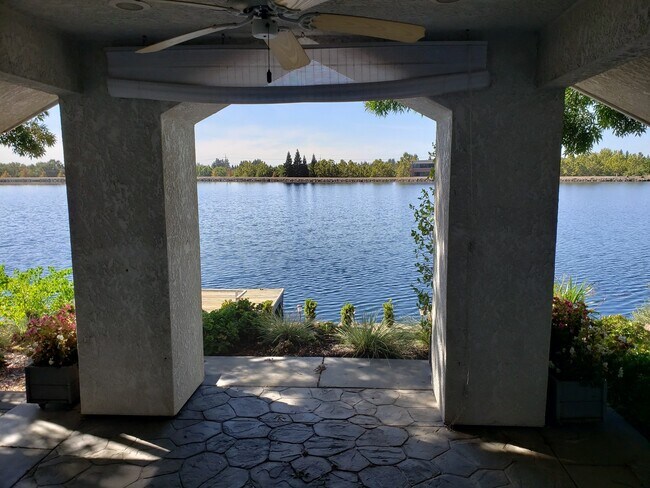 Building Photo - Lakefront Living in this 3/2 Beautiful Home! (55+ Community)