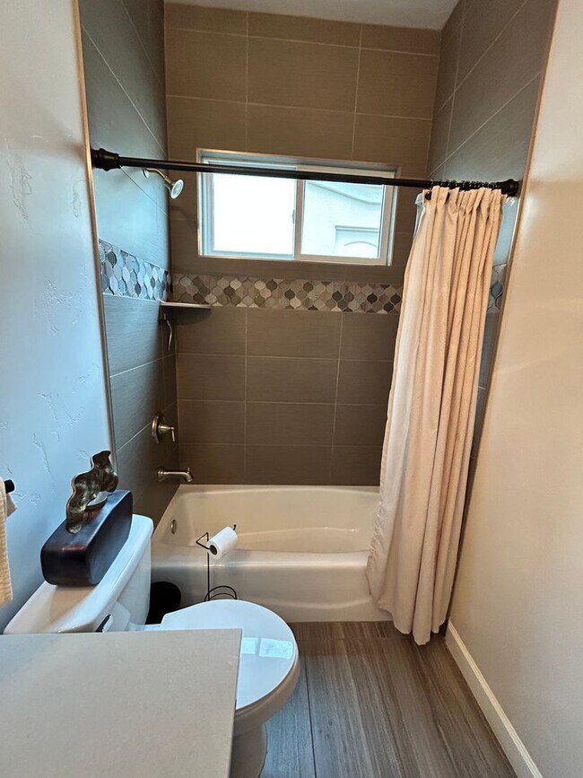 Building Photo - Beautiful Furnished Pool Home!
