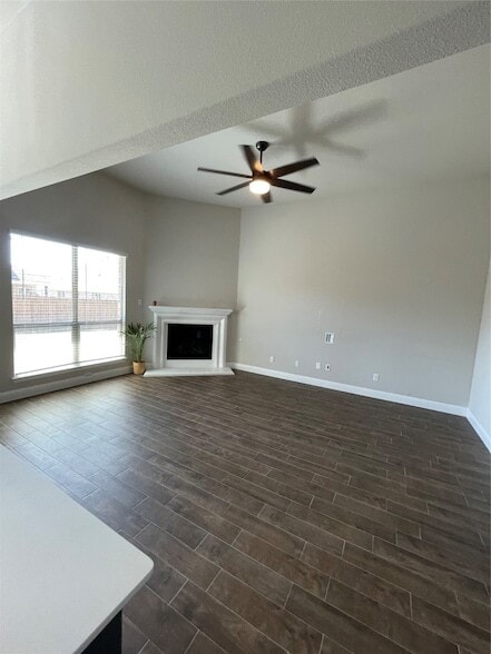Building Photo - 4021 Angelina Dr