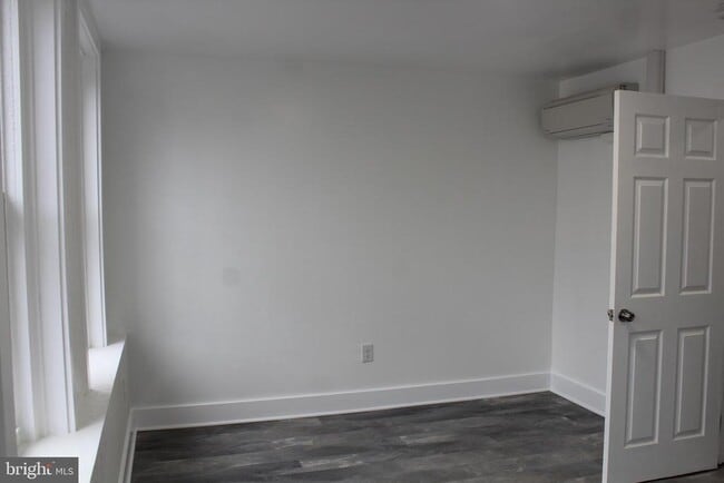 Building Photo - 1204 Monroe St NW
