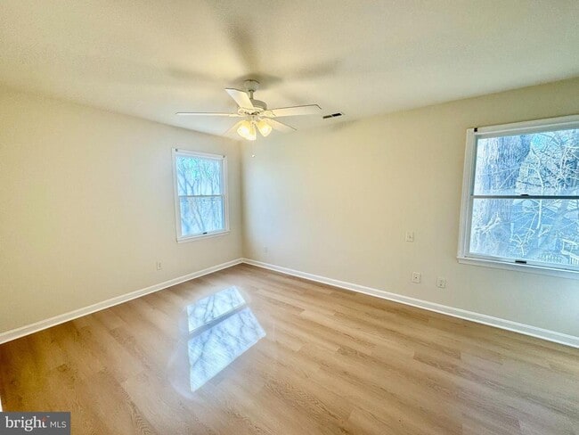 Building Photo - 1193 Maple Ave