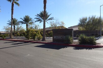 Building Photo - 3000 SQUARE FOOT 5 BEDROOM HOME