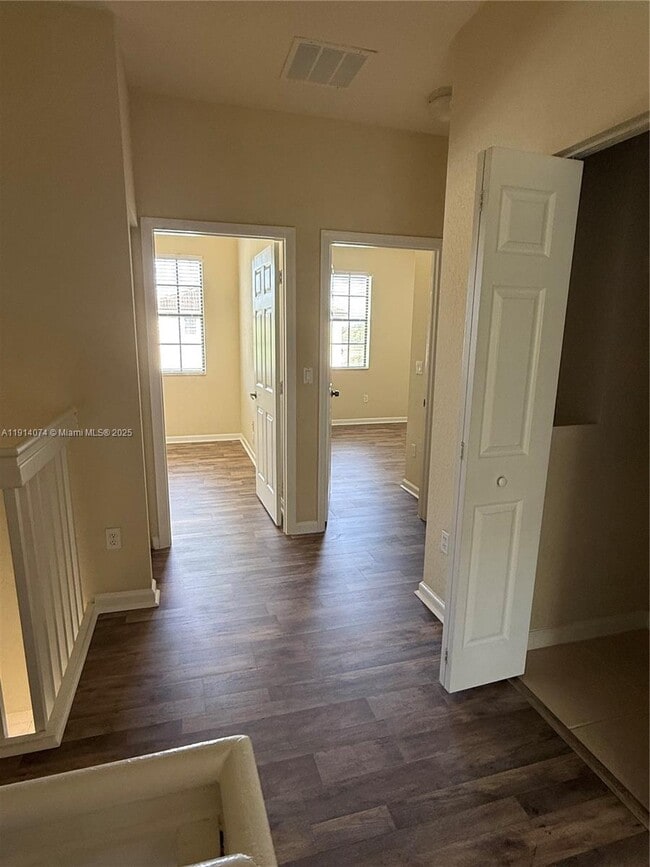 Building Photo - 1713 SW Umbria St