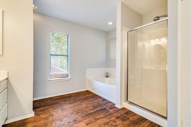 Building Photo - 809 Dogwood Trail