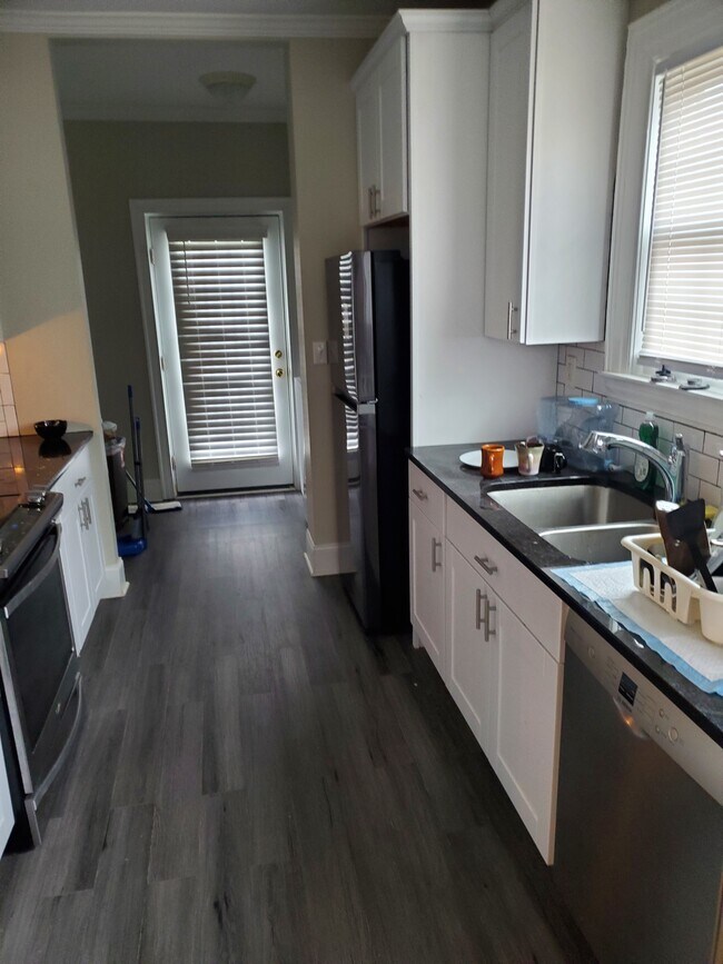 Building Photo - 2100 Sherwood St