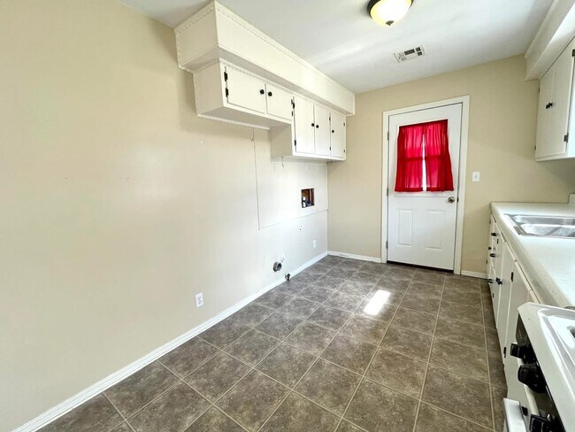 Building Photo - 8179 OK-199