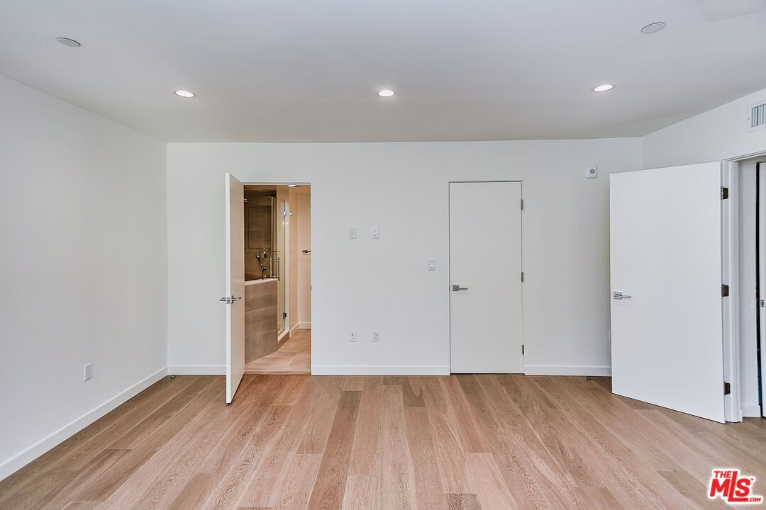 Building Photo - 328 N Maple Dr
