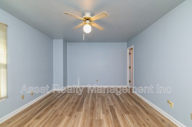 Building Photo - 136 Durwood Rd