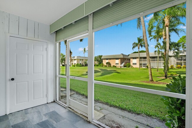 Building Photo - 18081 SE Country Club Dr