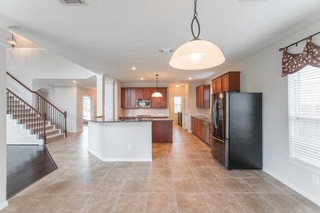 Building Photo - 9402 Empress Crossing Dr