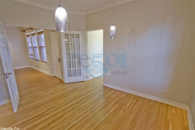 Building Photo - 1315 Kavanaugh Blvd