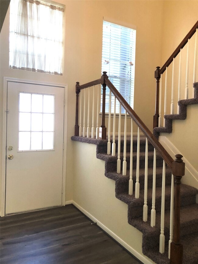 Building Photo - 4819 Sunshine Dr