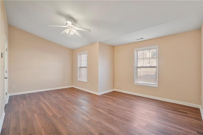 Building Photo - 1938 Dilcrest Dr