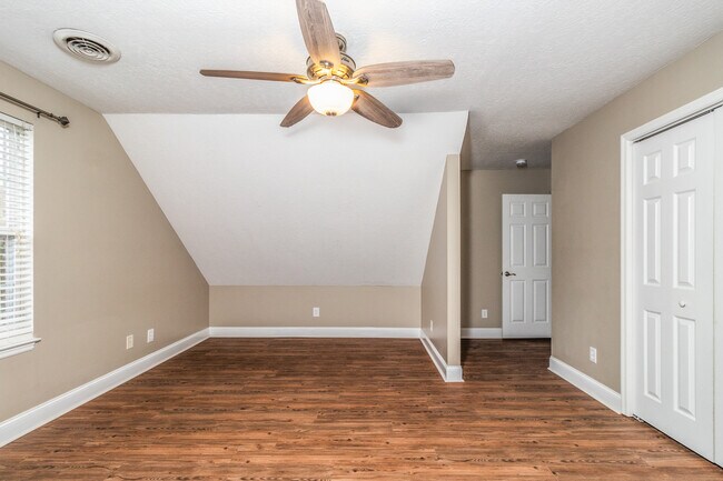 Building Photo - 1100 Winterberry Ln