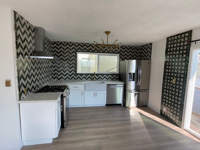 Kitchen - 32 Rose Ave