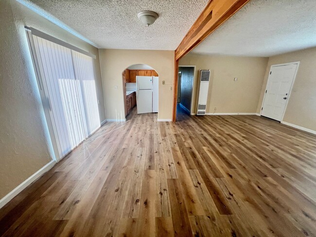 Building Photo - Cozy 3-Bedroom Home Near 29 Palms Base & J...