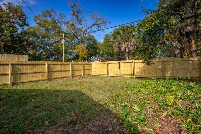 Building Photo - Renovated Bungalow in Riverside