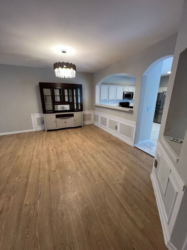 Building Photo - Spacious 2-Bedroom Townhome with Finished Studio Suite – Prime Location!