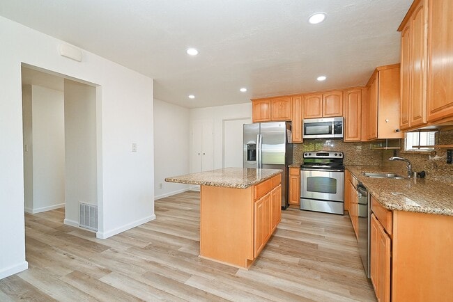 Building Photo - $3790 - 3BR - GORGEOUS REMODELED HOME IN N...