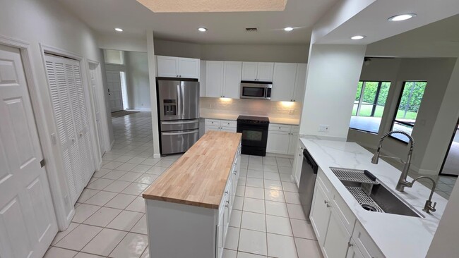 Building Photo - 6118 Creekside Trail