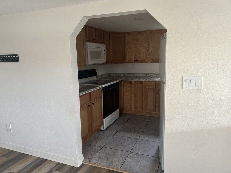 Kitchen Unit B - 613 N Dixie Ave
