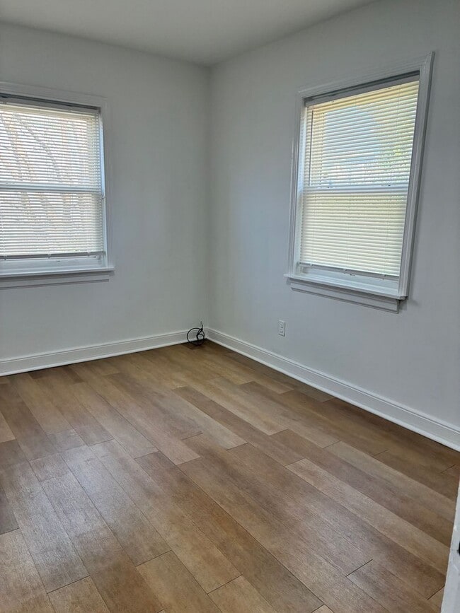 Building Photo - 2 BR / 1 BA  Renovated home near VCU in Byrd Park Area! Pets considered! Available April 15st!