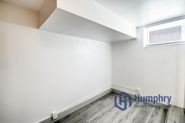 Building Photo - 1601 Rossi St