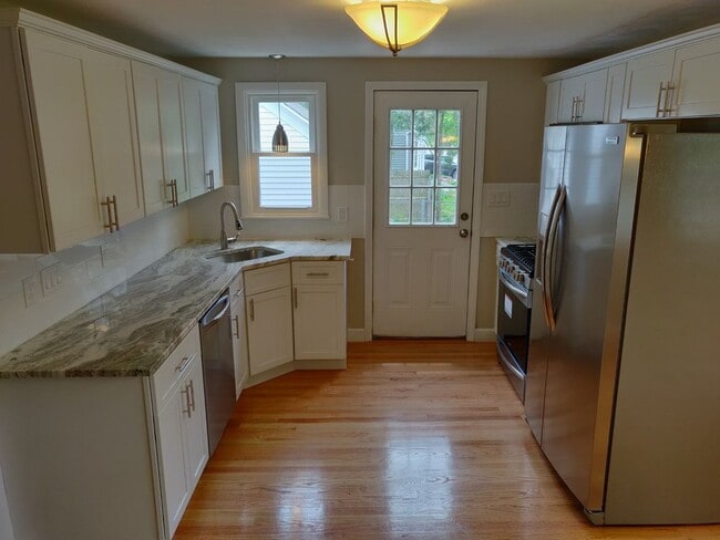 Building Photo - 5 Bedroom Home for Rent in Sixteen Acres