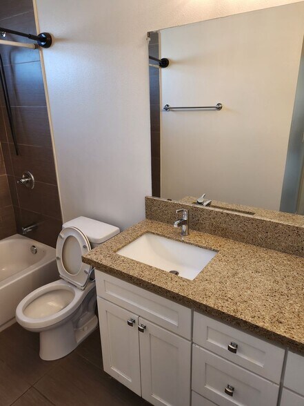 Building Photo - 1629 W Summit St