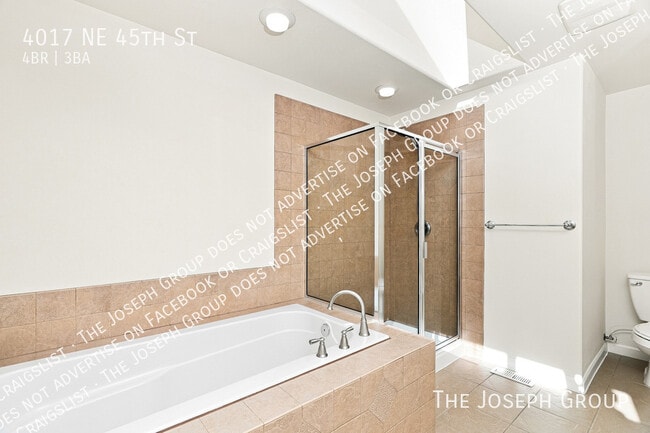 Building Photo - 4017 NE 45th St